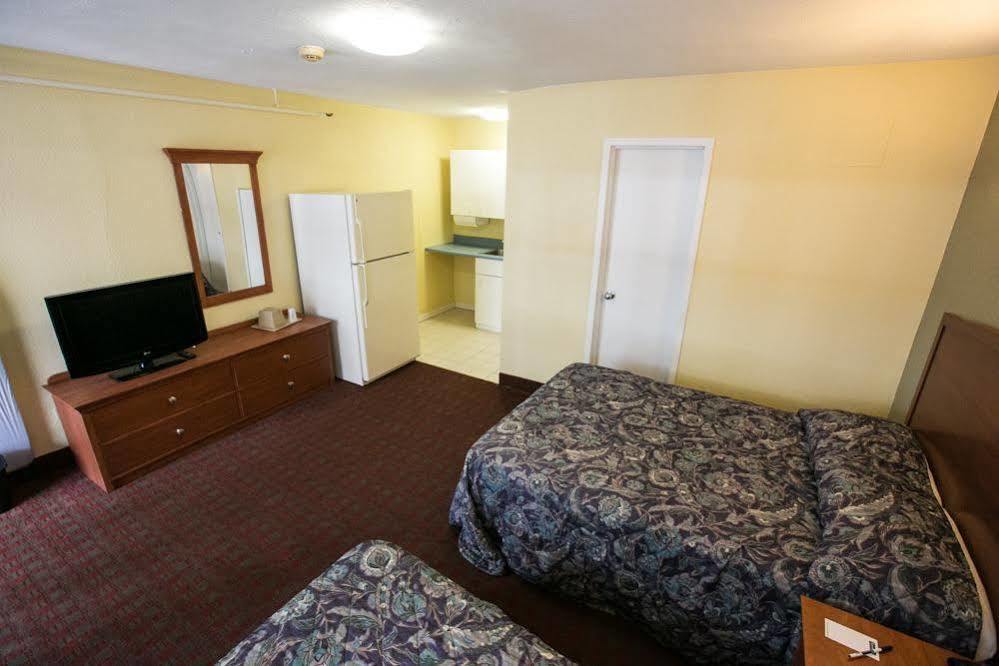 Days Inn By Wyndham Elmsford Eksteriør billede