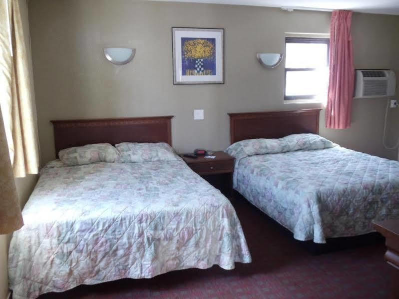 Days Inn By Wyndham Elmsford Eksteriør billede