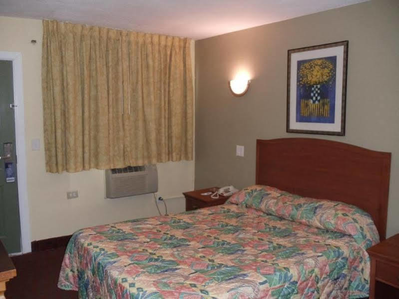 Days Inn By Wyndham Elmsford Eksteriør billede