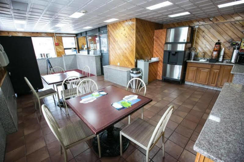 Days Inn By Wyndham Elmsford Eksteriør billede