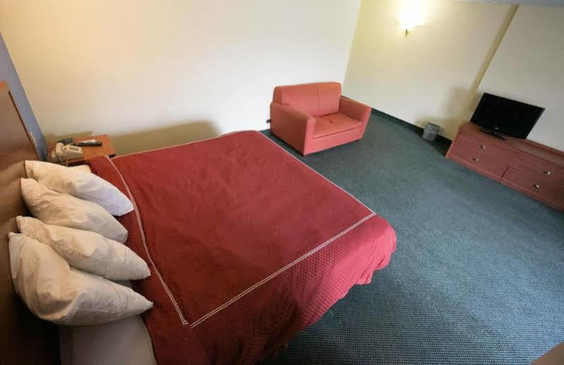 Days Inn By Wyndham Elmsford Eksteriør billede