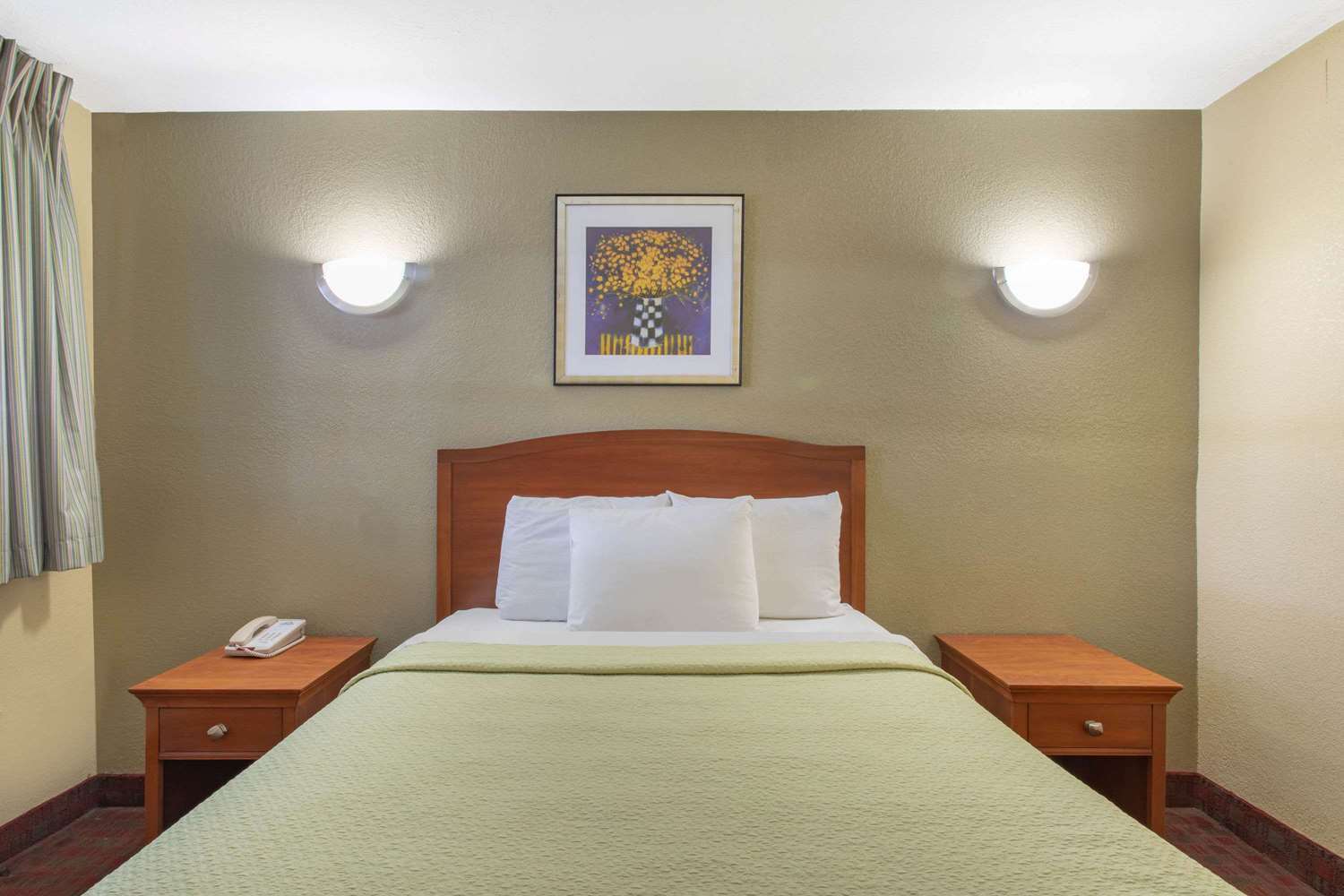 Days Inn By Wyndham Elmsford Eksteriør billede